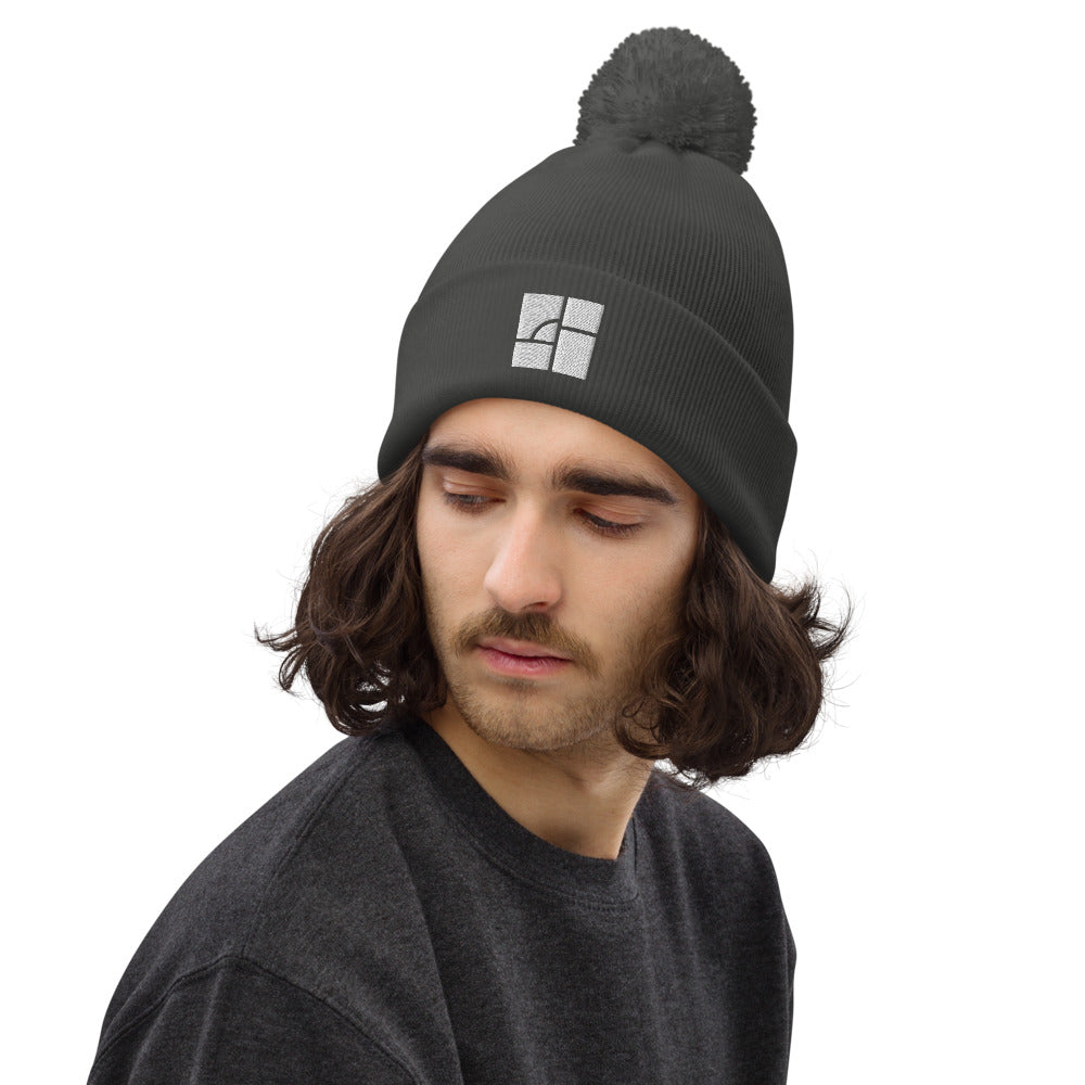 Pom pom beanie